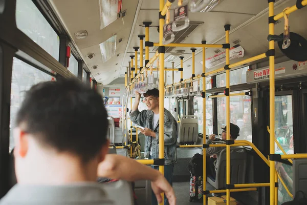 Chi Minh City Vietnam Julio 2017 Transporte Joven Guapo Con — Foto de Stock