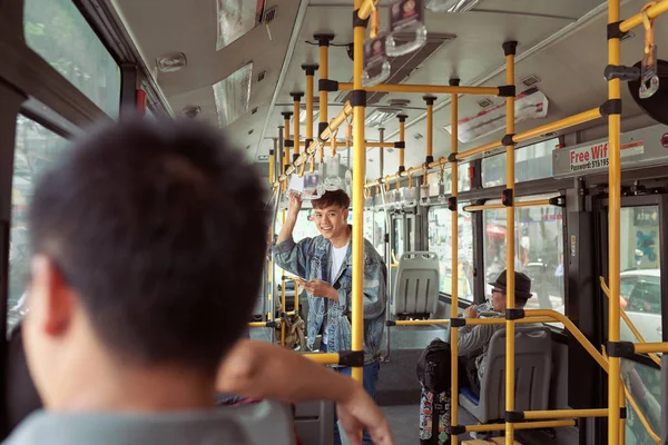 Chi Minh City Vietnam Julio 2017 Transporte Joven Guapo Con — Foto de Stock