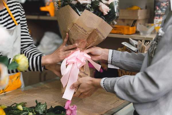 Gente Compras Venta Floristería Concepto Consumismo Mujer Florista Sonriente Feliz — Foto de Stock