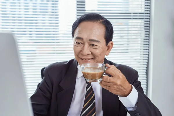 Senior Asiático Hombre Negocios Trabajando Oficina Escritorio Gente Negocios Oficina — Foto de Stock