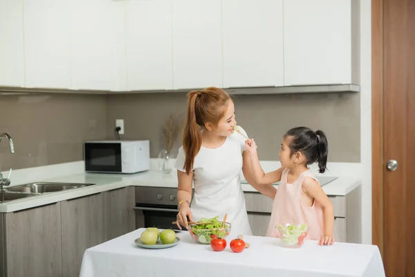 Cute Little Girl Her Mom Chef Hats Cutting Vegetables Cooking — Stock Photo, Image