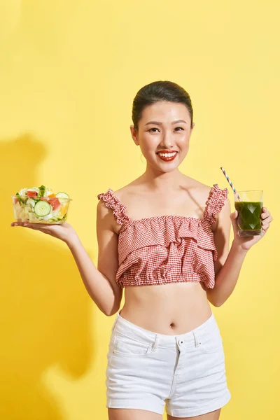 Pretty Asian Woman Holding Salad Bowl Green Juice — Stock Photo, Image