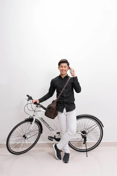 Портрет Красивого Мужчины Велосипедом Изоляции — стоковое фото
