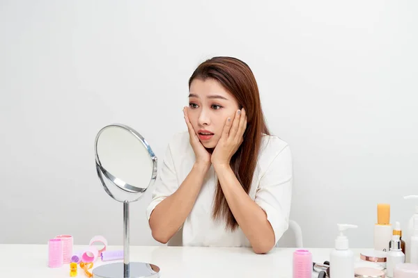 Young Woman Checking Her Skin Skin Care Concept — Stock Photo, Image