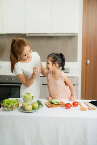 Happy Mother Her Daughter Enjoy Making Having Healthy Meal Together — Stock Photo, Image