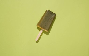 Ev yapımı vegan yeşil çay matcha nane hindistan cevizi sütü buzlu şeker - buz pops