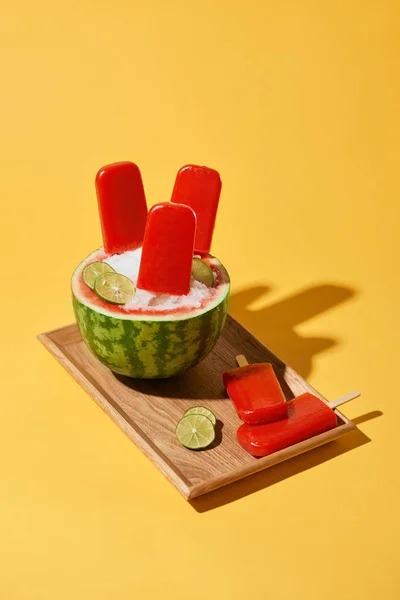 Watermelon Popsicle Wood Tray Yellow Background — Stock Photo, Image