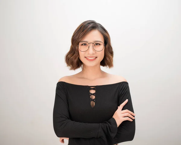 Retrato Una Sonriente Mujer Negocios Asiática Pie Con Los Brazos —  Fotos de Stock