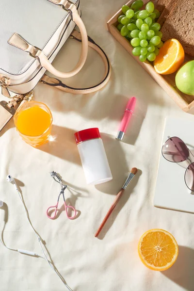 Férias Verão Com Saco Fruta Creme Solar Óculos Acessórios Sobre — Fotografia de Stock