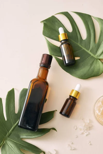 化粧品自然スキンケア エッセンシャル オイルのアロマセラピー Organic 自然科学美容製品 Herbal 代替医療 モックアップします — ストック写真