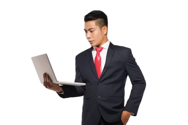 Aziatisch Bedrijf Met Behulp Van Laptop Computer Geïsoleerd Witte Achtergrond — Stockfoto