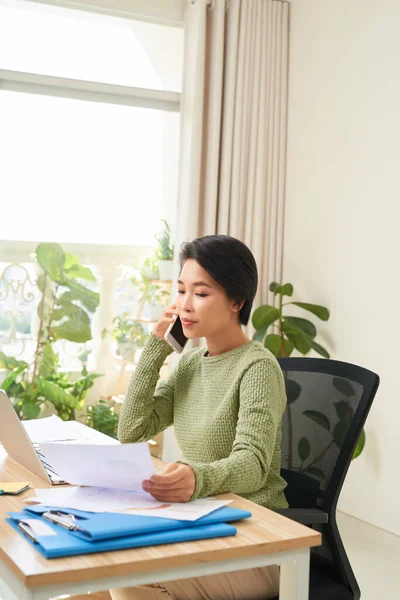 Woman Working Laptop Home While Talking Phone — Stockfoto