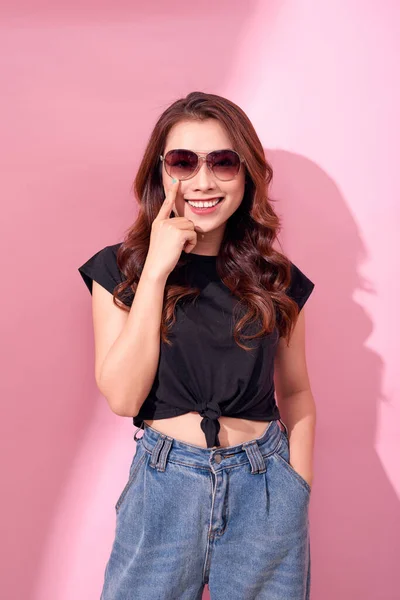 Elegante Dama Ropa Verano Casual Gafas — Foto de Stock