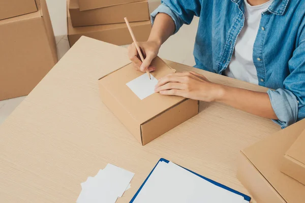 Young Asian Small Business Owner Online Marketing Packaging Box Delivery — Stock Photo, Image