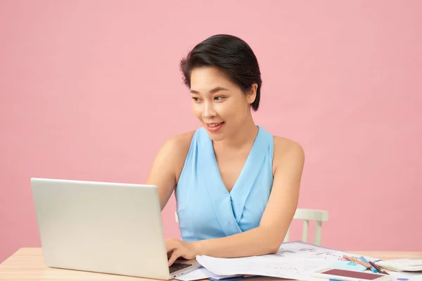 Hermosa Joven Asia Mujer Que Trabaja Oficina — Foto de Stock