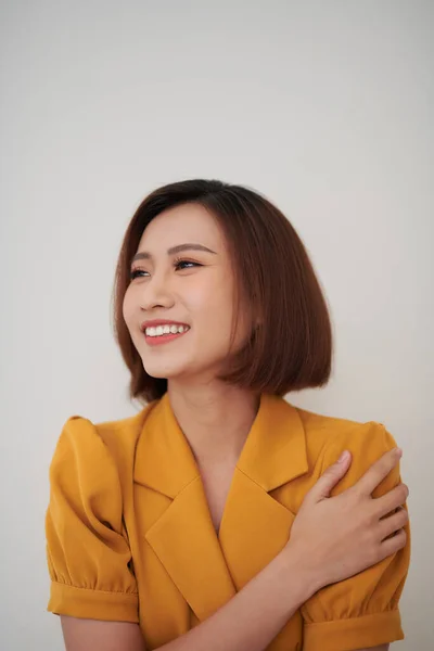 Νεαρή Ομορφιά Ευτυχισμένη Υγιή Ασιατική Γυναίκα Χαμογελαστό Πρόσωπο Απομονώνονται Λευκό — Φωτογραφία Αρχείου