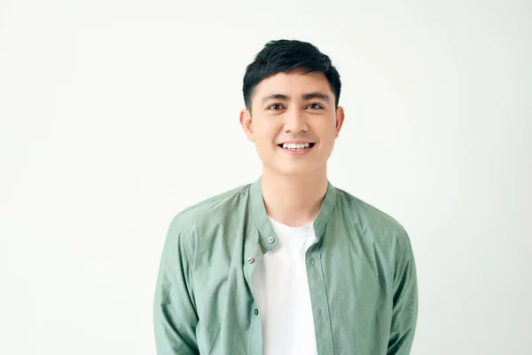 Retrato Del Chico Sonriente Con Camisa Verde — Foto de Stock