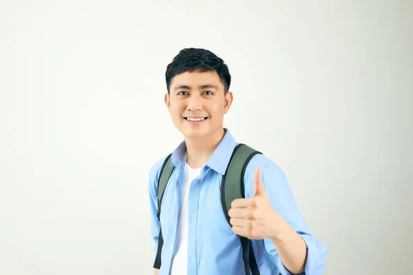 Retrato Estudiante Masculino Sonriente Con Mochila Mostrando Los Pulgares Hacia — Foto de Stock