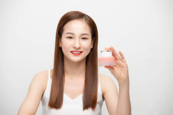 Sonriente Mujer Asiática Mostrando Cuidado Piel Productos Cosméticos —  Fotos de Stock