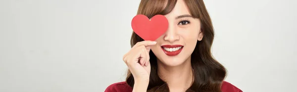 Valentinstag Konzept Hübsch Asiatisch Mädchen Holding Rot Herz Cover Sie — Stockfoto