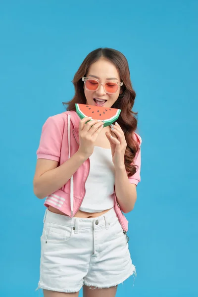 Mulher Bonita Comendo Melancia — Fotografia de Stock