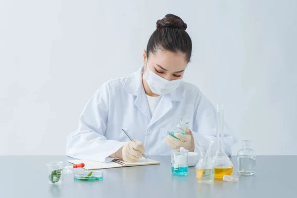 Close Scientist Checking Test Tube Laboratory — Stock fotografie