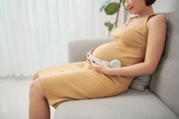 Ungeborenes Baby Hört Musik Bauch Der Mutter Kopiert Raum — Stockfoto
