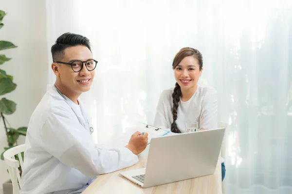 Vrouwelijke Patiënt Overleg Met Arts Psychiater Verloskundige Gynaecologische Vrouwelijke Ziekte — Stockfoto