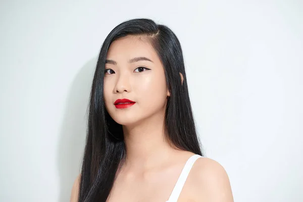 Portrét Krásné Asijské Dívky Vážnou Tváří — Stock fotografie
