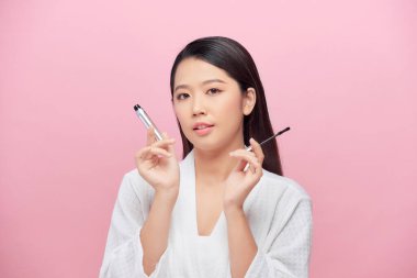 Mutlu güzel genç bayan hazır ol. Her sabah evde makyaj yap.