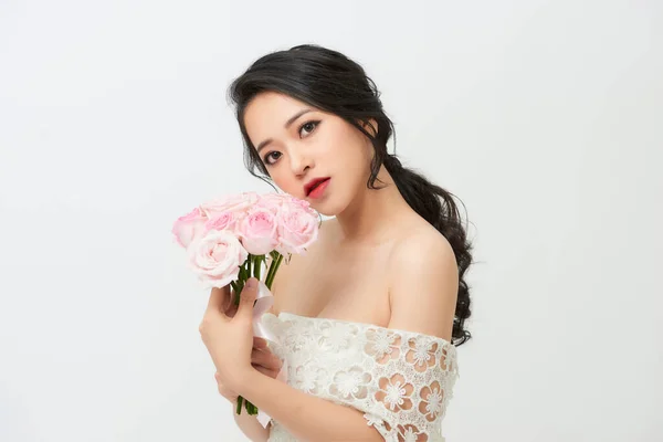 Retrato Cerca Novia Hermosa Joven Con Maquillaje Elegante Ramo Celebración — Foto de Stock