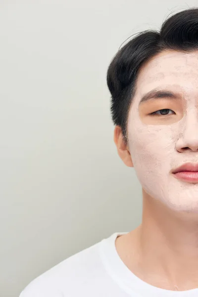 Man Met Een Moddermasker Zijn Gezicht — Stockfoto