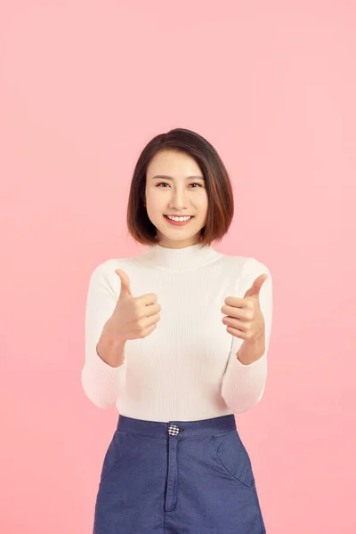 Jong Aziatisch Vrouw Show Duimen Omhoog Roze Achtergrond — Stockfoto