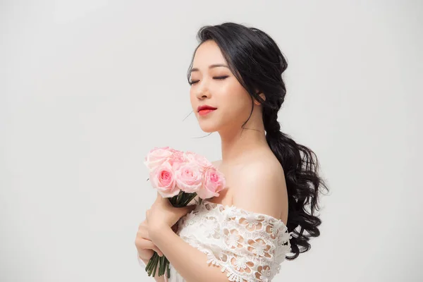 Retrato Mulher Elegante Com Buquê Flores Sobre Fundo Branco — Fotografia de Stock