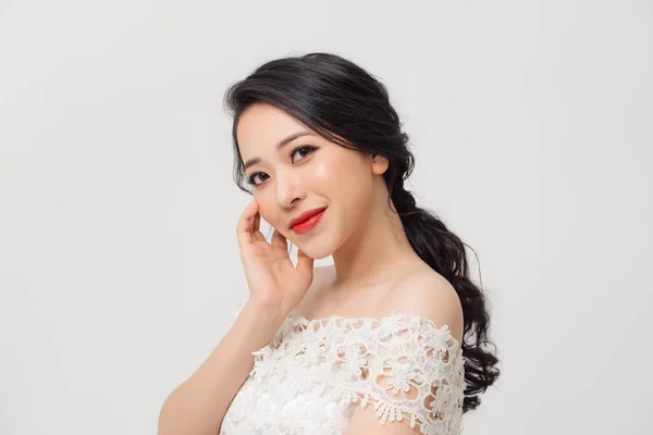 Retrato Bela Elegante Jovem Mulher Asiática Fundo Branco — Fotografia de Stock