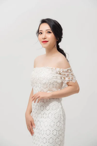 Attrayant Jeune Asiatique Dame Portant Blanc Skinny Robe Isolé Sur — Photo