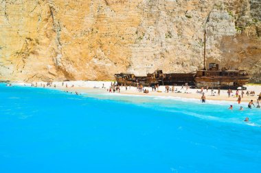 Batık Bay, Zakynthos Island, Yunanistan - 26 Temmuz 2017: Gemi plajındaki turist.