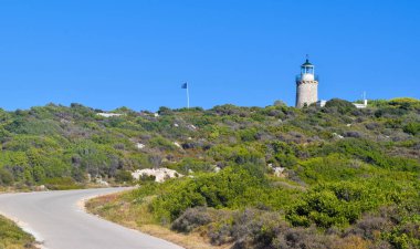 Cape Skinari, Zakynthos Island, Yunanistan fenerinde giden yol.
