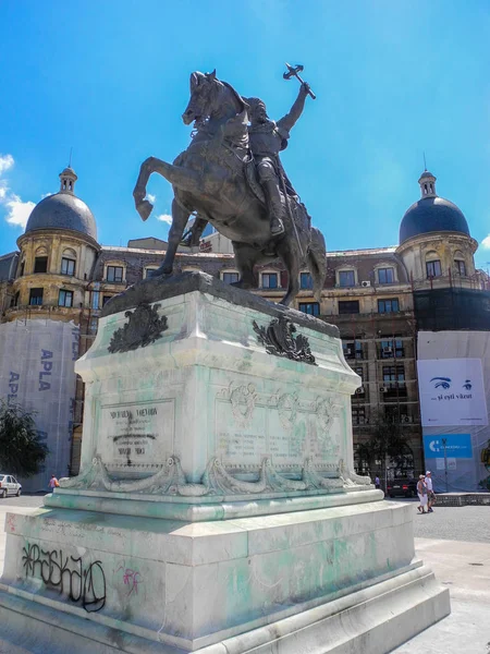 Бухарест Румыния Августа 2017 Года Конная Статуя Губернатора Михаила Iii — стоковое фото