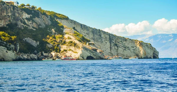 Zakynthos Grekland Juli 2017 Utflykt Turist Fartyg Nära Blå Grottorna — Stockfoto