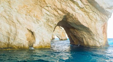Mavi mağara. Doğal Simgesel Yapı adasının Zakynthos, Yunanistan.