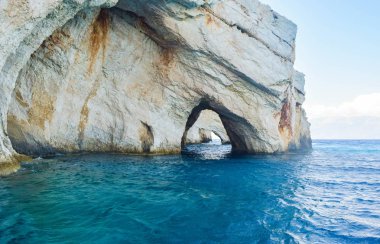 Mavi mağara. Doğal Simgesel Yapı adasının Zakynthos, Yunanistan.