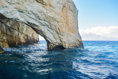 Mavi mağara. Doğal Simgesel Yapı adasının Zakynthos, Yunanistan.