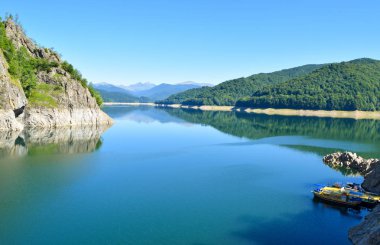Lake Vidradu, Transfagaras yolunda bulunan. Romanya.