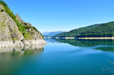 Lake Vidradu, Transfagaras yolunda bulunan. Romanya.