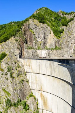 Dam Vidradu, hangi Transfagaras karayolu geçer. Romanya.