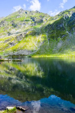 Turistler Gölü Balea Transfagarasan yolun pass üzerinde yer alan, yakın. Romanya.