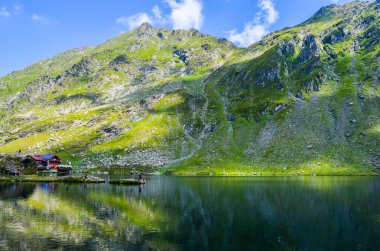 Turistler Gölü Balea Transfagarasan yolun pass üzerinde yer alan, yakın. Romanya.