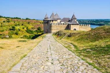 Hotin Kalesi Dinyester Nehri üzerinde. Ukrayna.