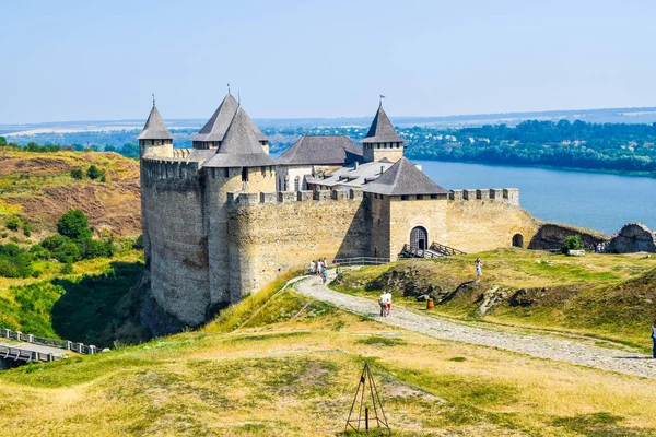 Hotin Kalesi Dinyester Nehri üzerinde. Ukrayna.